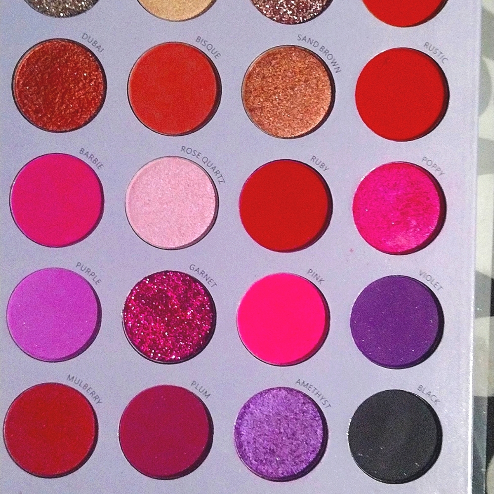 🌻 Beautiful 3 page eyeshadows palette 🌻BRAND NEW